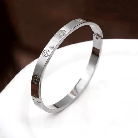 Lison - Platinum Design And Cross Nut Nail Bracelet Stainless Steel - Picture 4 of 8